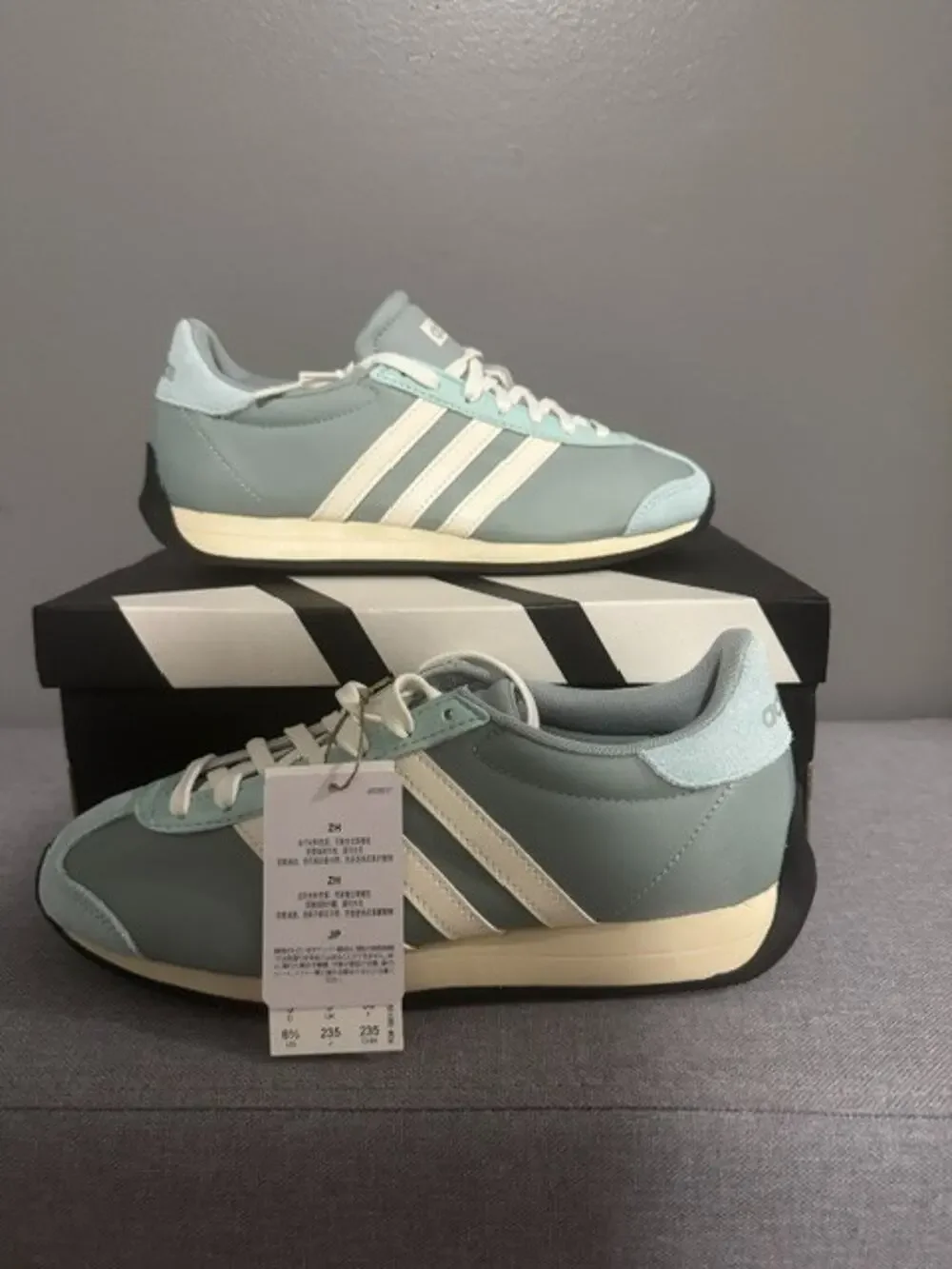 New in Box Adidas Runvista Women’s Sage Green Cream, Cloudfoam comfort #254